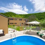 Serene Villa, Peaceful Villa Pergola